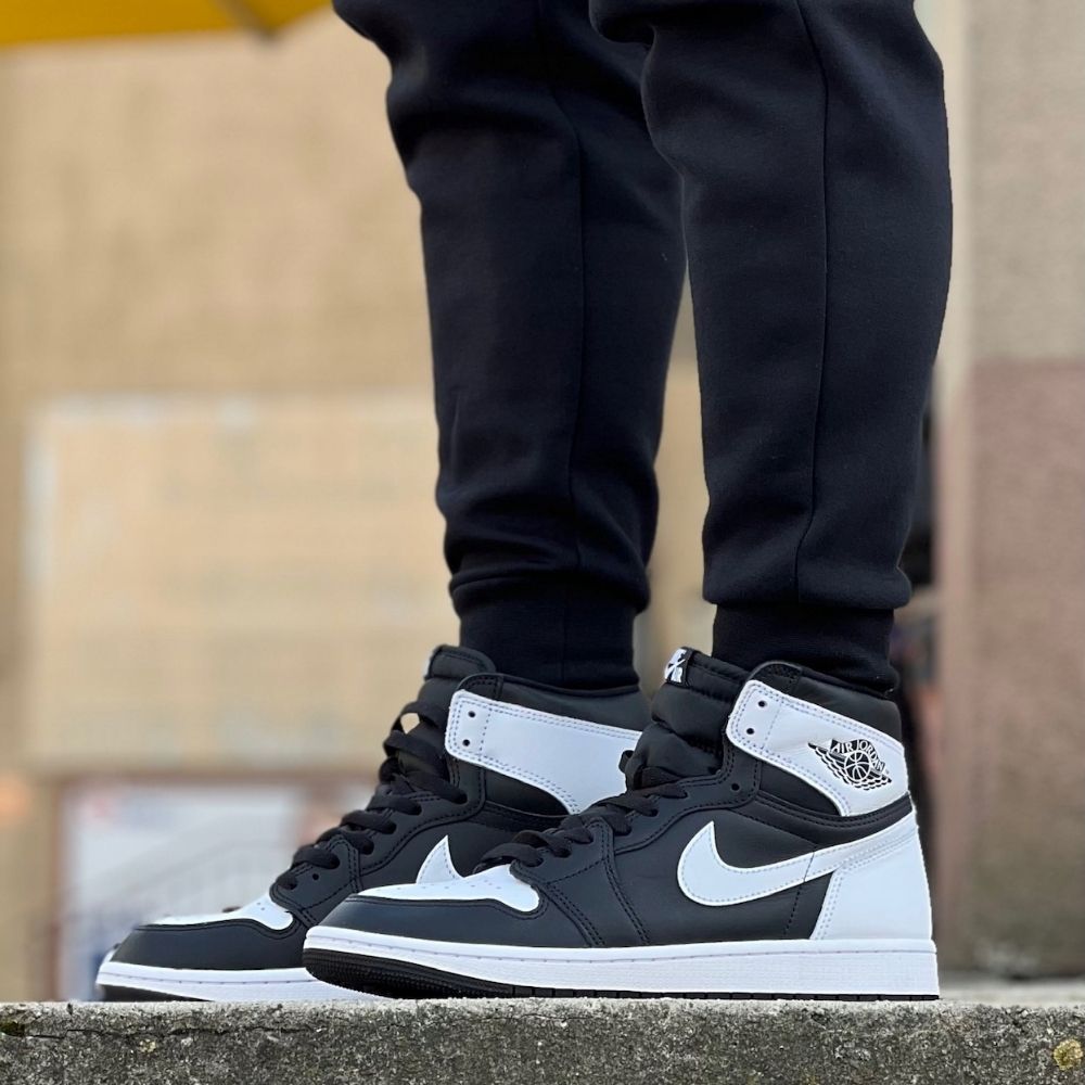 Air Jordan 1 Retro High OG Black White