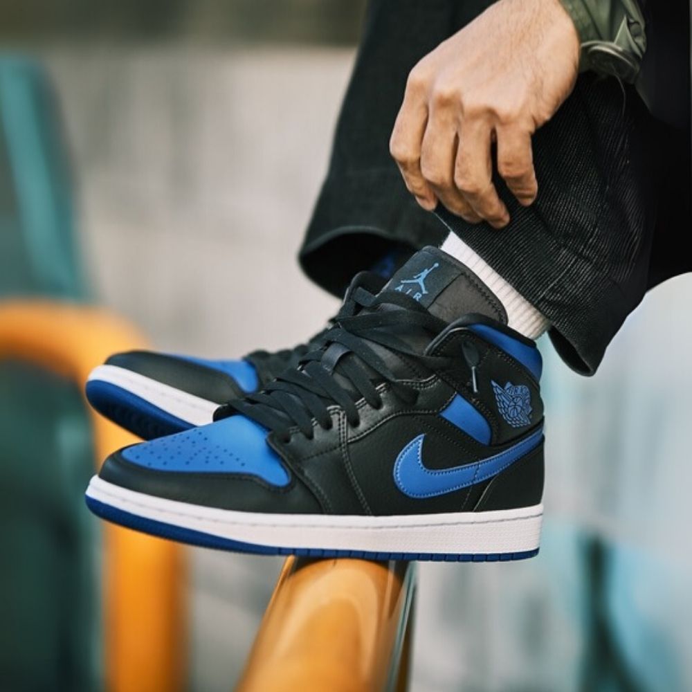 Air Jordan 1 Mid Royal Black