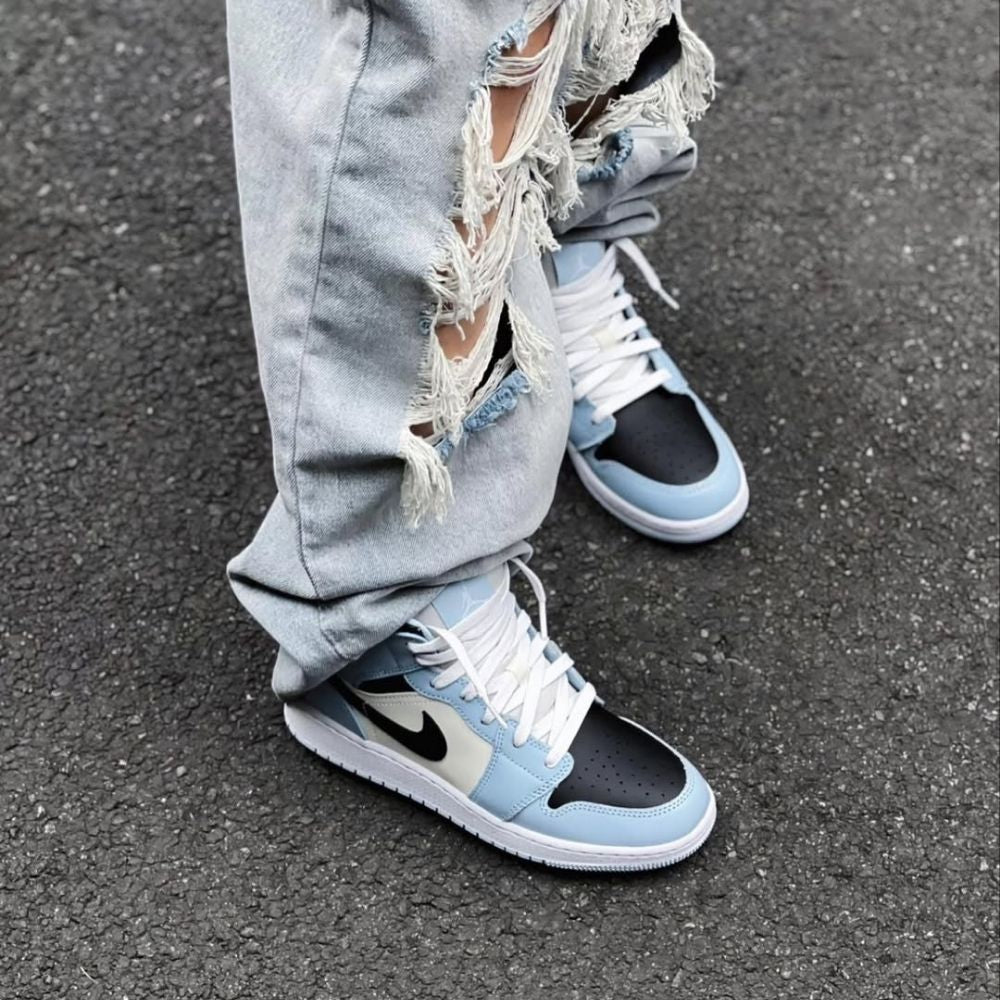 Air Jordan 1 Mid 'Ice Blue White' – 555112-401