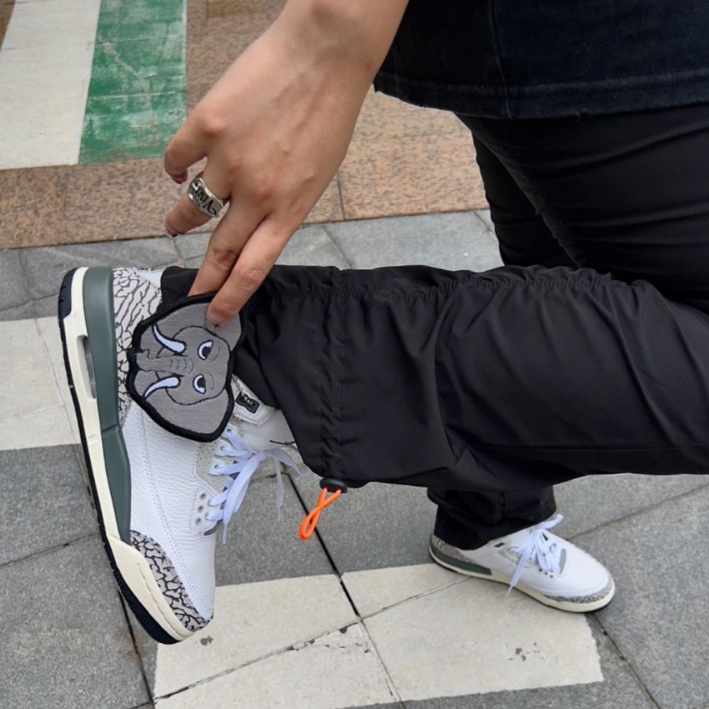 Air Jordan 3 Retro Hide N’ Sneak Light Ash Grey