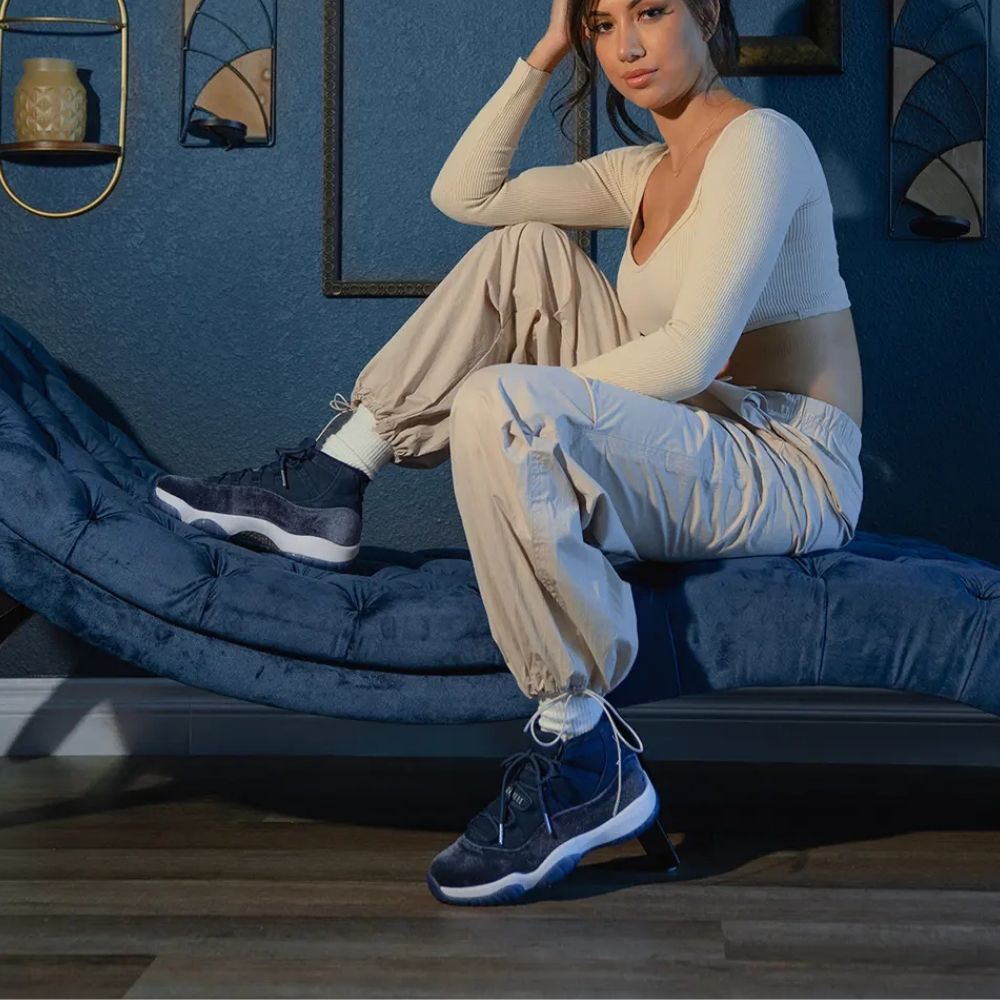 Air Jordan 11 Retro Midnight Navy Velvet