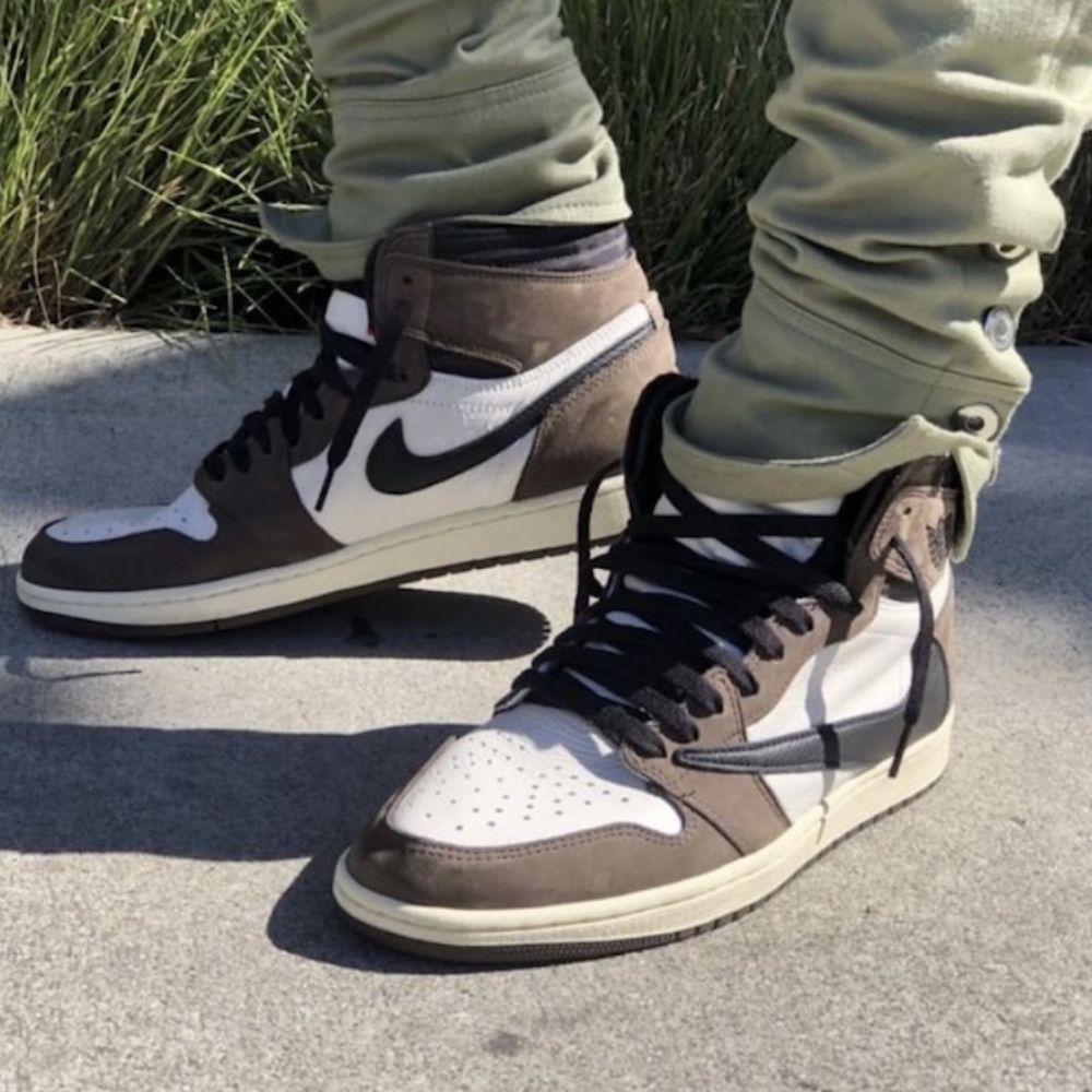 Air Jordan 1 Retro High OG x Travis Scott Mocha