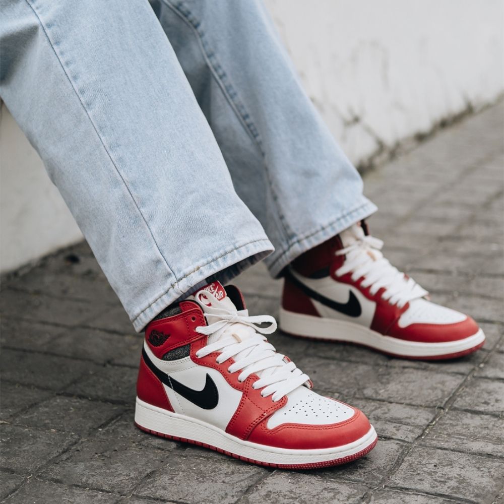 Air Jordan 1 Retro High OG Chicago Lost n Found Red