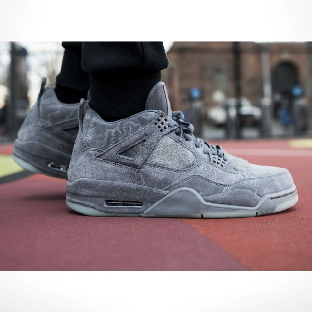 Air Jordan 4 Retro x KAWS Cool Grey