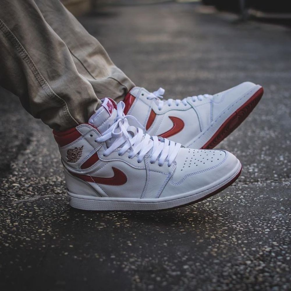 Air Jordan 1 Retro High 85 OG Metallic Burgundy