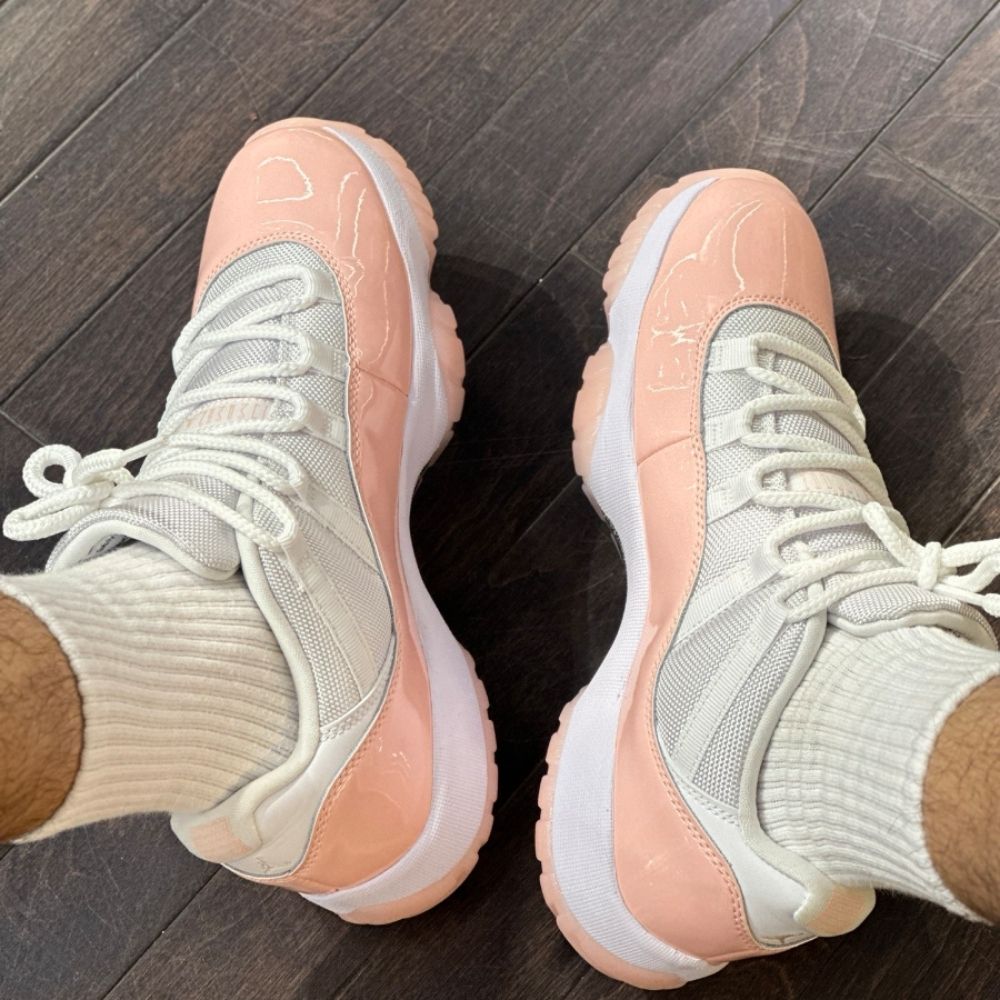 Air Jordan 11 Retro Low Legend Pink