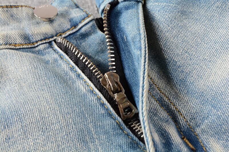 AMIRI Jeans #697 – Slim Fit Distressed Denim